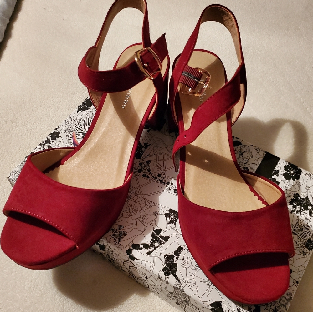 *KENSIE PLATFORM* Sandal